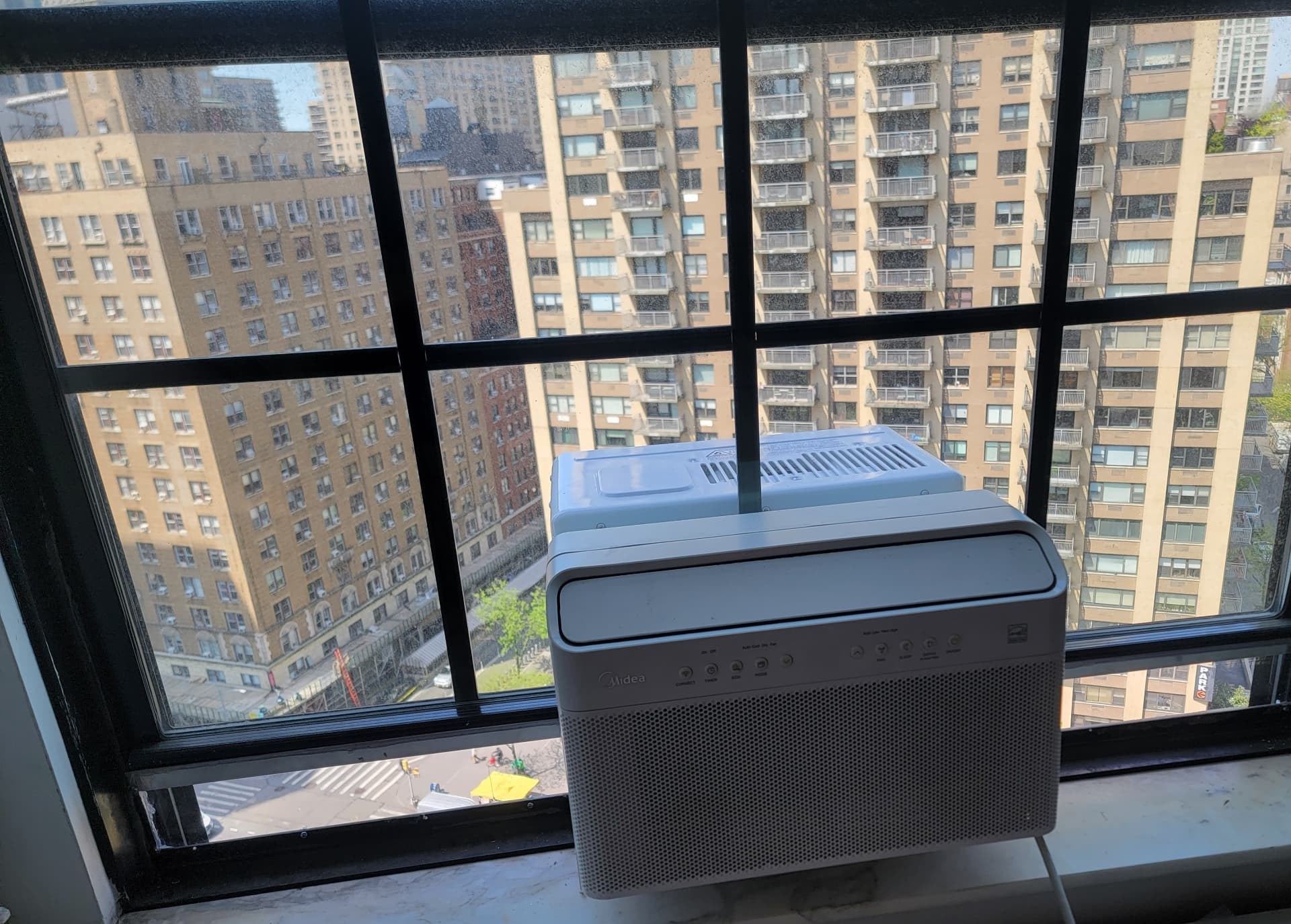 U-shaped AC installation w/ clear plexiglass