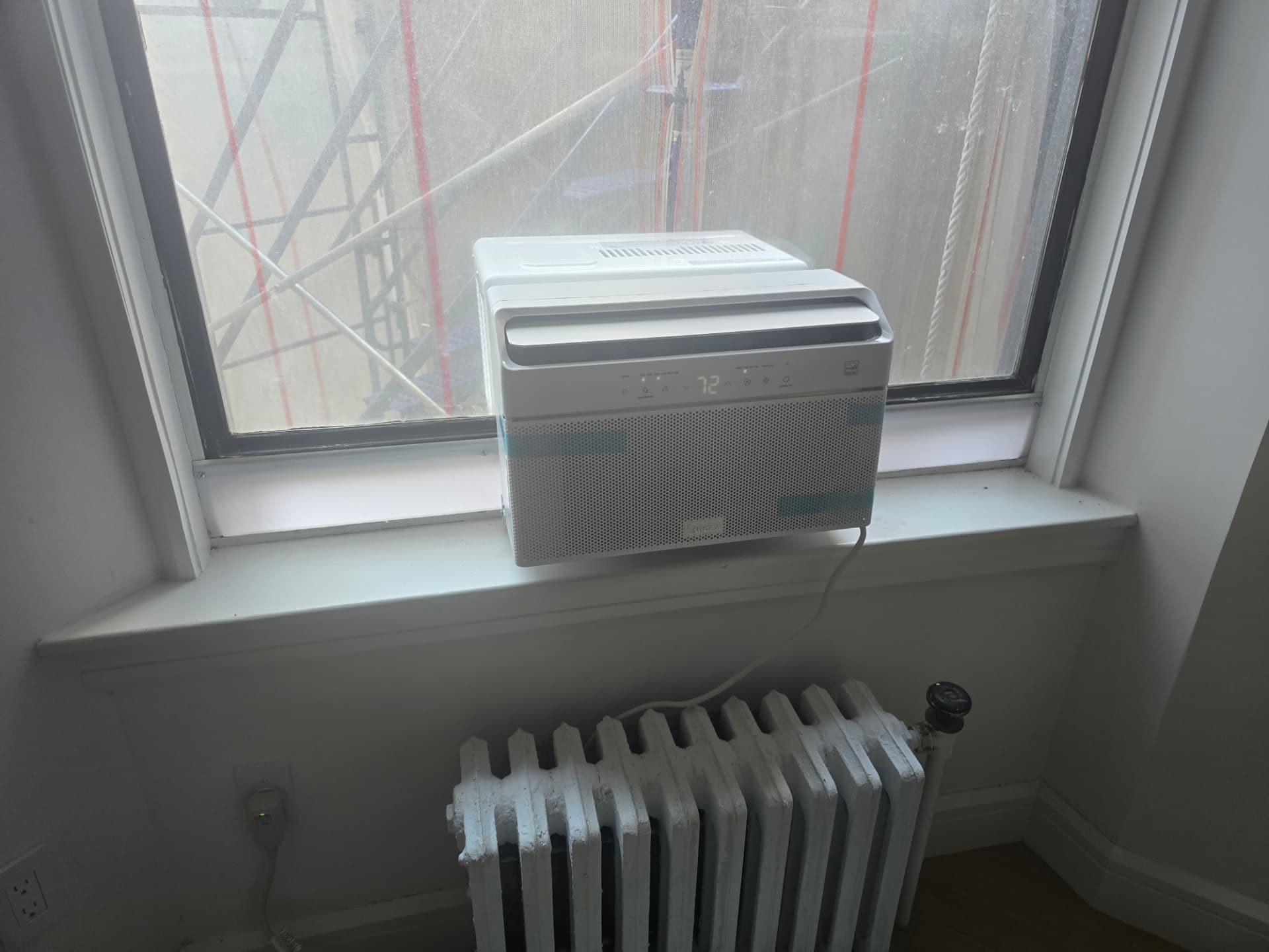 U-shape AC w/ white plexiglass